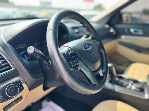 Used 2017 Ford Explorer XLT image 14