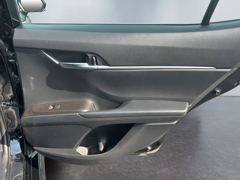 Used 2021 Toyota Camry SE FWD image 19