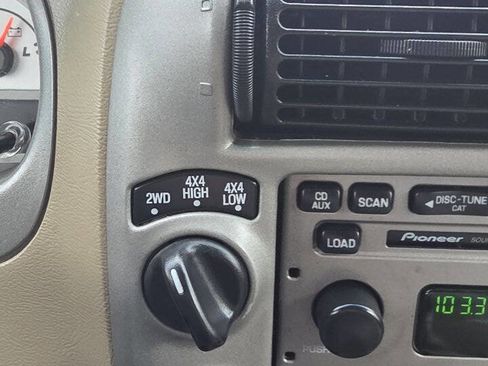 Used 2004 Ford Explorer Sport Trac XLT image 13