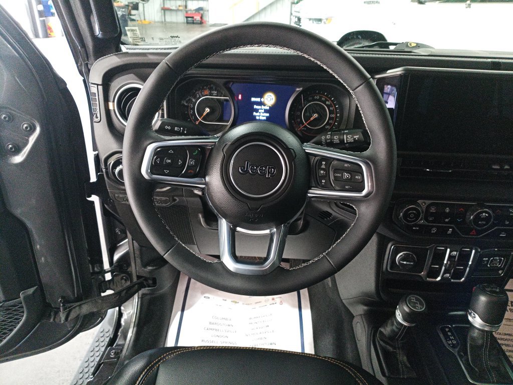 Used 2025 Jeep Wrangler Unlimited Sahara w/ Technology Group AWD/4WD image 18