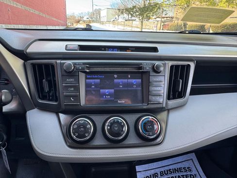Used 2015 Toyota RAV4 LE image 17