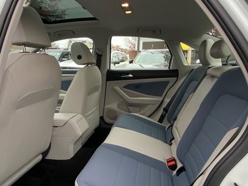 Certified 2025 Volkswagen Jetta SE image 19