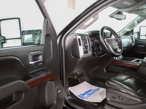 Used 2017 GMC Sierra 2500 SLT w/ Duramax Plus Package AWD/4WD image 3