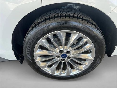 Used 2020 Ford Edge Titanium w/ Equipment Group 301A AWD/4WD image 21