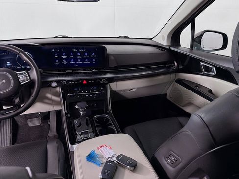 Used 2023 Kia Carnival SX Prestige image 21