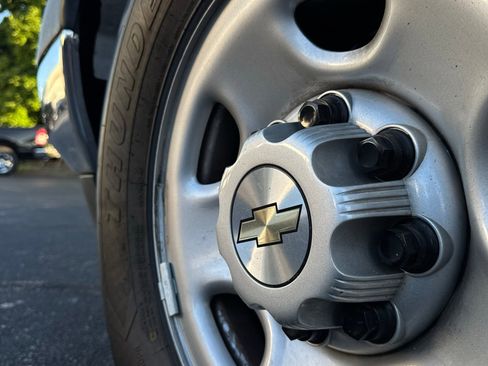 Used 2023 Chevrolet Express 2500 w/ Driver Convenience Package image 15