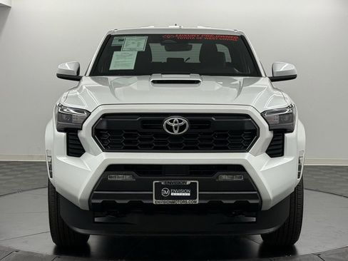 Used 2025 Toyota Tacoma TRD Off-Road image 3