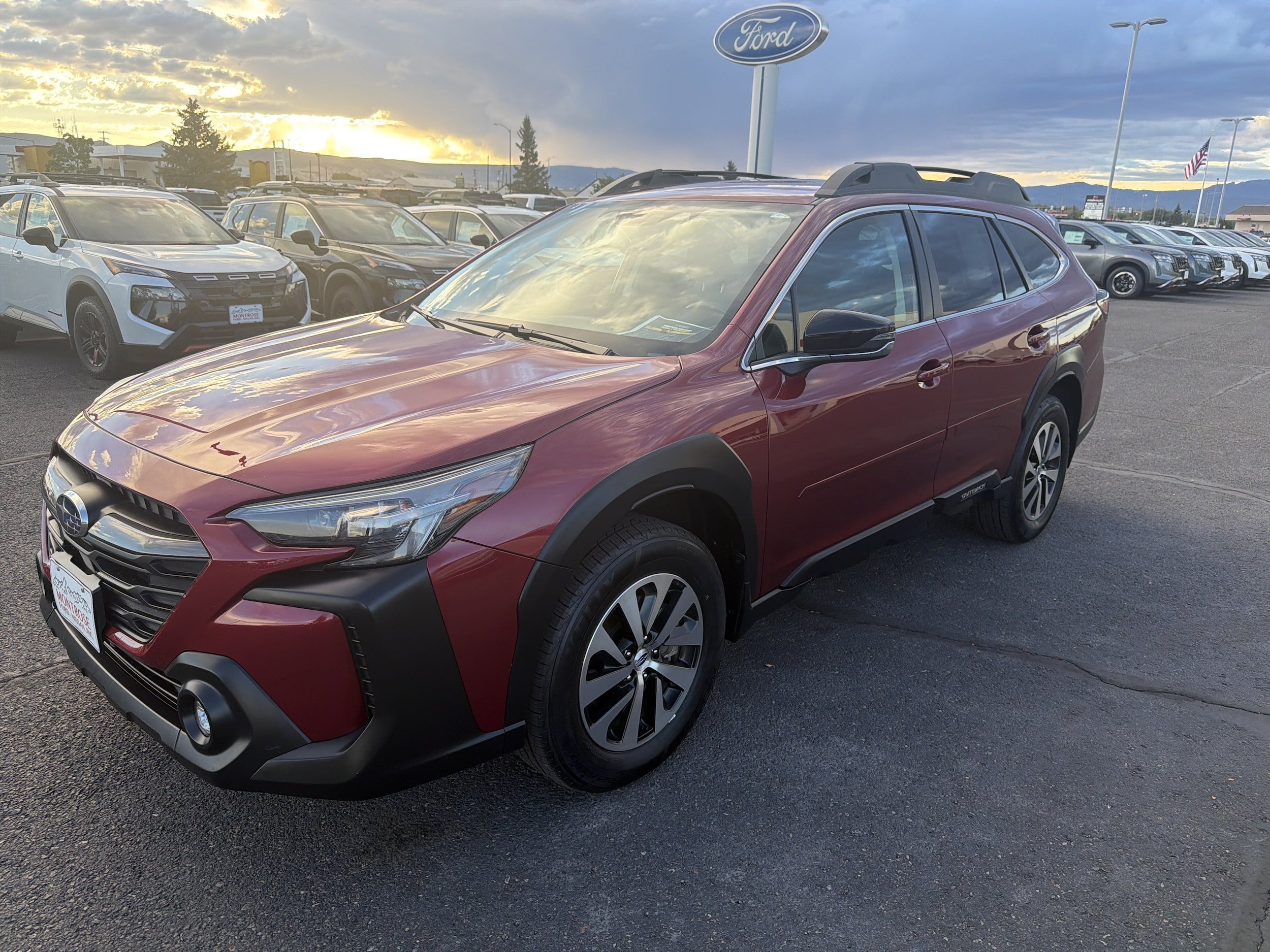 Used 2024 Subaru Outback Premium AWD/4WD image 1