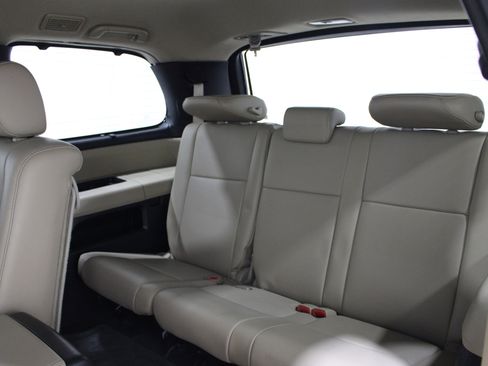Used 2014 Toyota Sequoia Platinum image 21