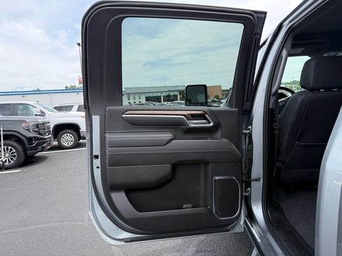 Used 2025 Chevrolet Silverado 2500 LT w/ Trail Boss Package AWD/4WD image 5