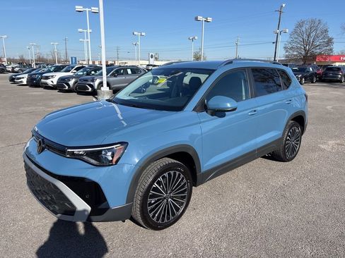 New 2026 Volkswagen Taos SE image 1