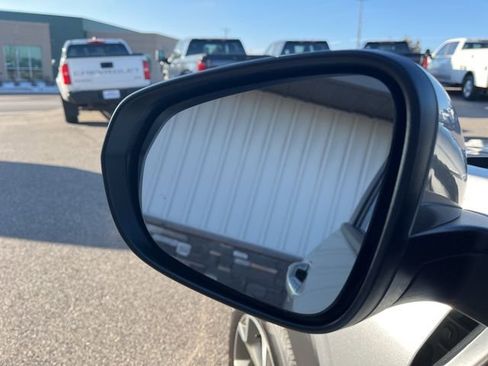 Used 2025 Chevrolet Trax LT w/ LT Convenience Package image 23