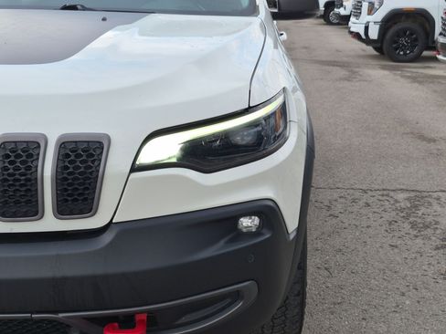 Used 2019 Jeep Cherokee Trailhawk AWD/4WD image 10