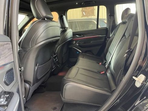 Used 2022 Jeep Grand Cherokee Overland RWD image 26