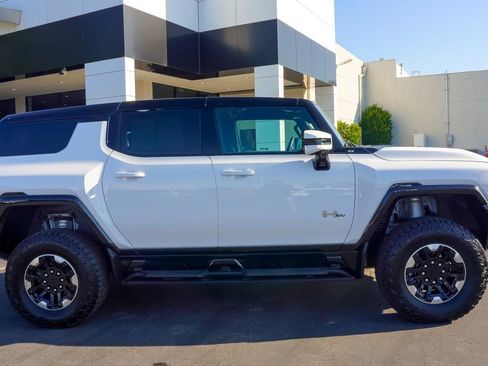 Used 2025 GMC Hummer EV 2X w/ Extreme Off-Road Package image 10