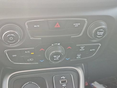 Used 2018 Jeep Compass Latitude w/ Popular Equipment Group AWD/4WD image 18