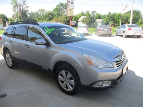 Used 2012 Subaru Outback 2.5i Premium w/ All-Weather Pkg AWD/4WD image 18