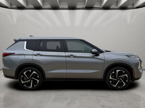 Used 2024 Mitsubishi Outlander SE image 6