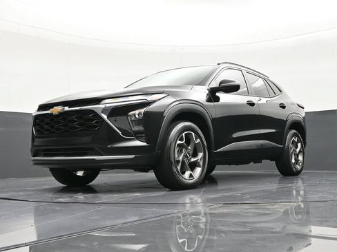 Used 2024 Chevrolet Trax LT FWD image 17