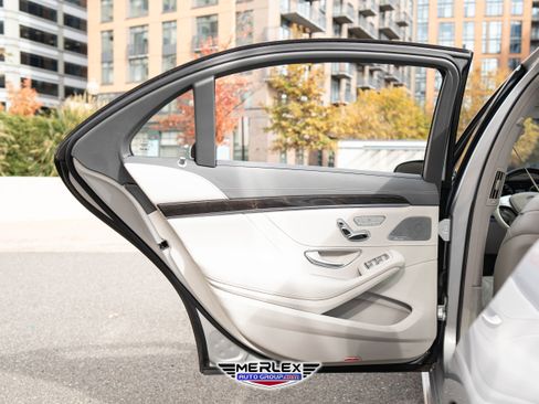 Used 2016 Mercedes-Benz S 550 Sedan image 44