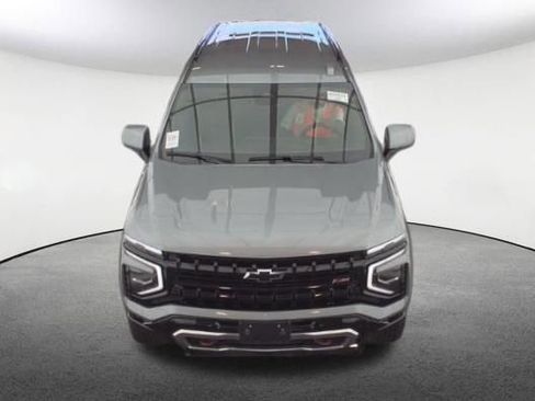 Used 2025 Chevrolet Suburban Z71 image 2