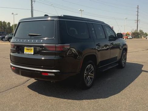 Used 2025 Jeep Wagoneer 4WD image 8
