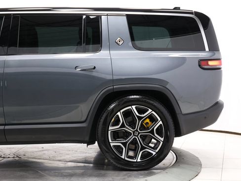 Used 2024 Rivian R1S Adventure AWD/4WD image 9