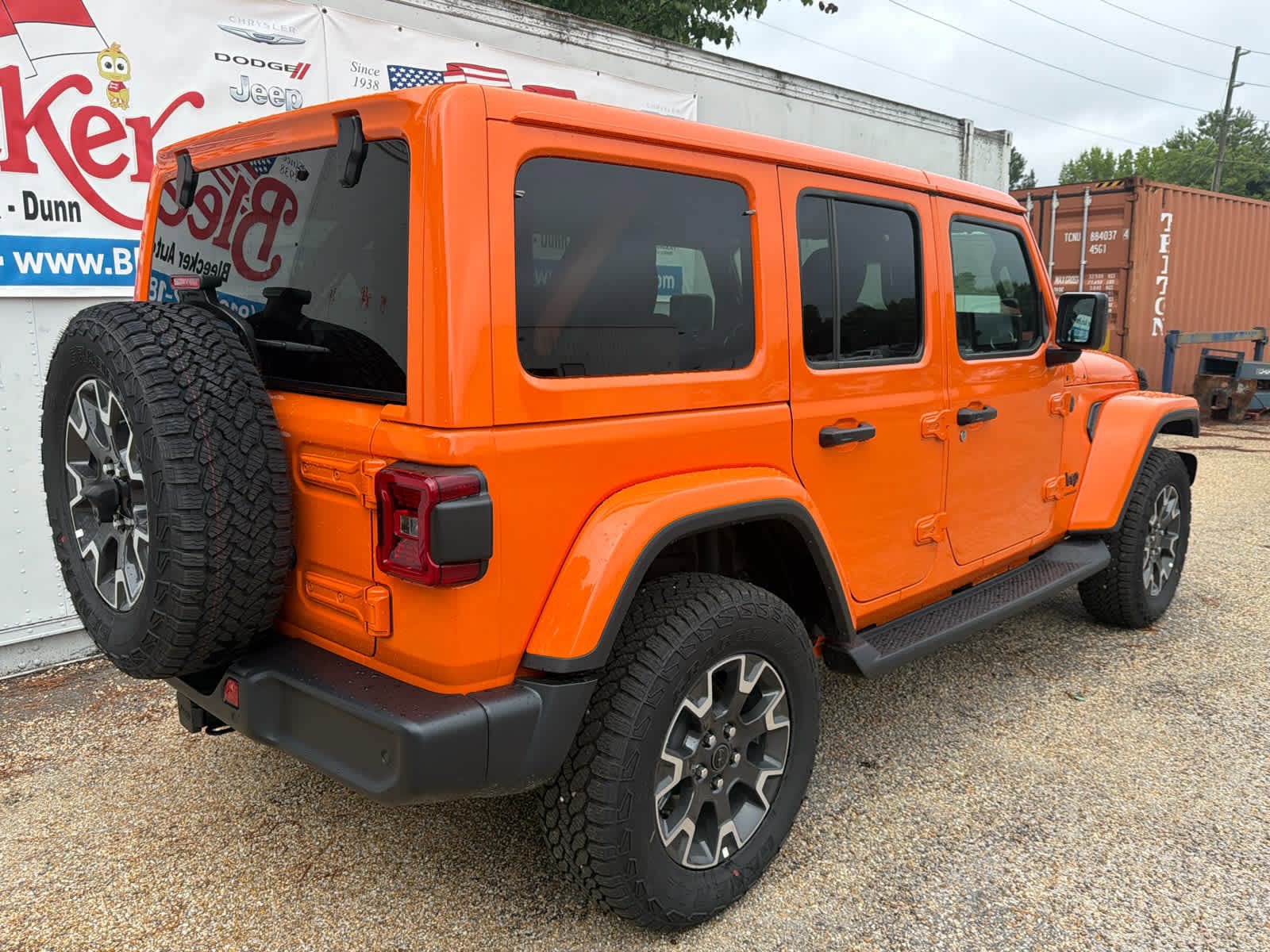 New 2026 Jeep Wrangler Unlimited Sahara AWD/4WD image 3