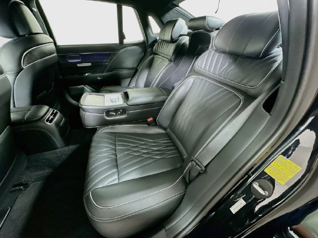 Used 2023 Genesis G90 3.5T AWD/4WD image 31