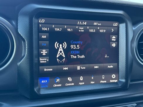 Used 2022 Jeep Gladiator Sport image 18