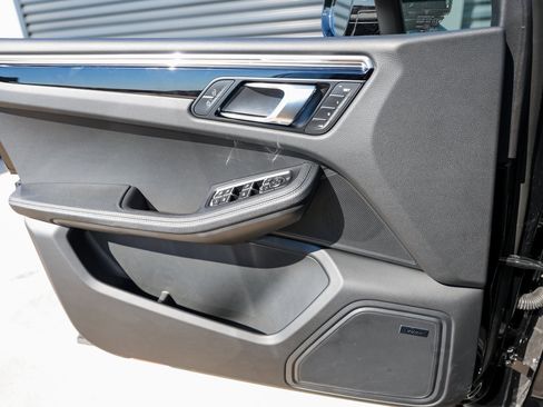 Certified 2025 Porsche Macan image 23