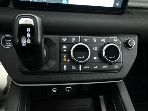 Used 2022 Land Rover Defender 110 SE image 18
