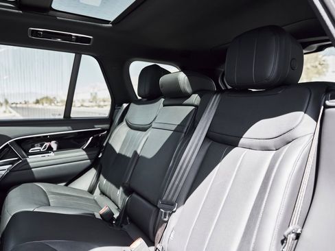 Used 2024 Land Rover Range Rover SE image 38