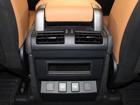 Used 2023 Land Rover Defender 110 SE image 37