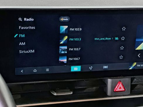 Used 2025 Kia Carnival FWD image 21