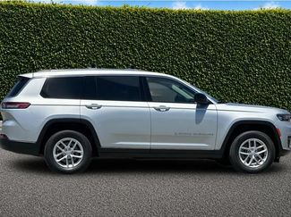 Used 2022 Jeep Grand Cherokee L Laredo w/ Luxury Tech Group I AWD/4WD video 3