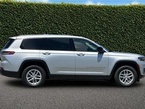 Used 2022 Jeep Grand Cherokee L Laredo w/ Luxury Tech Group I AWD/4WD image 3