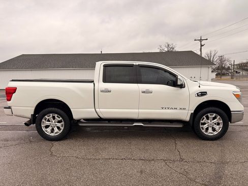 Used 2016 Nissan Titan SL image 8