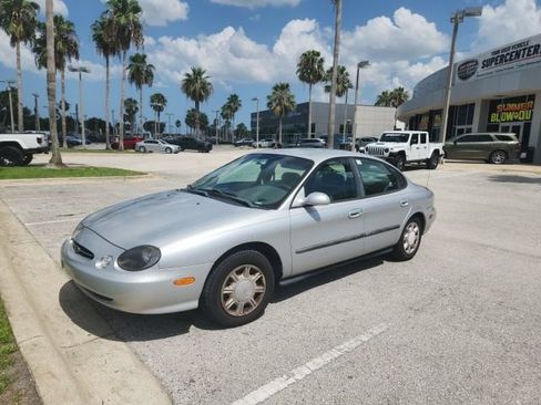 Used 1999 Ford Taurus SE FWD image 2