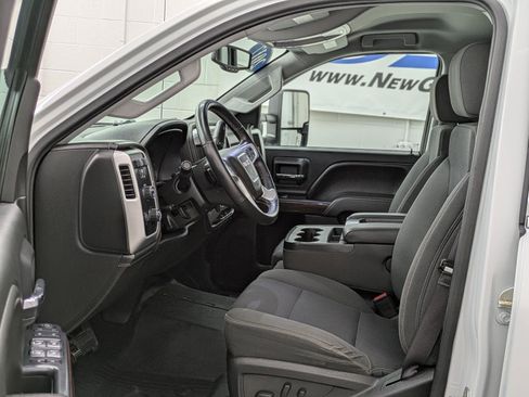 Used 2017 GMC Sierra 2500 SLE w/ HD SLE Preferred Plus Package image 4