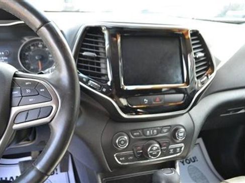 Used 2019 Jeep Cherokee Limited FWD image 16