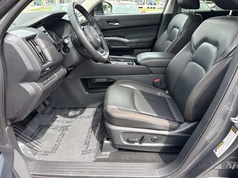 Used 2025 Nissan Pathfinder SL w/ SL Premium Package AWD/4WD image 29