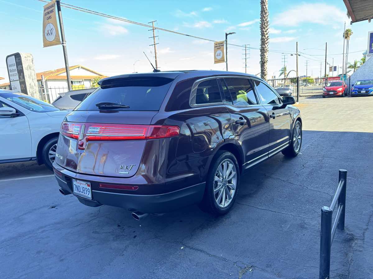 Used 2012 Lincoln MKT AWD image 6