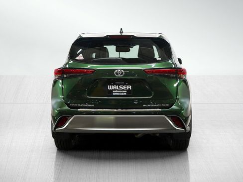 Used 2023 Toyota Highlander Platinum image 4