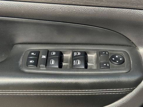 Used 2018 Jeep Grand Cherokee Laredo AWD/4WD image 15