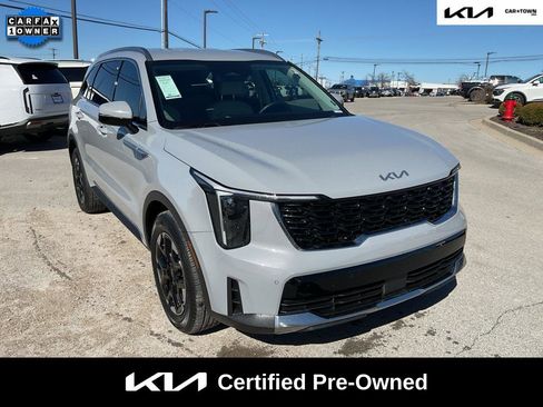 Certified 2025 Kia Sorento S image 1