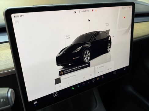 Used 2023 Tesla Model Y Long Range image 28