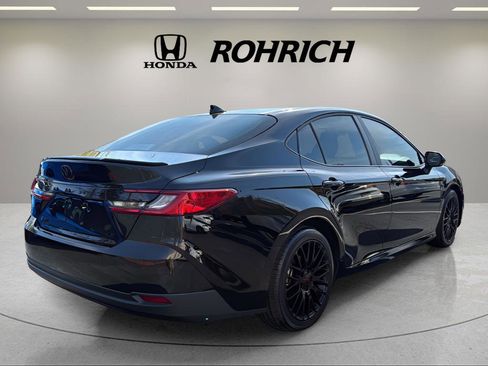 Used 2025 Toyota Camry LE w/ Convenience Package image 6