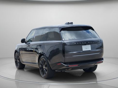 Used 2025 Land Rover Range Rover SE AWD/4WD image 3