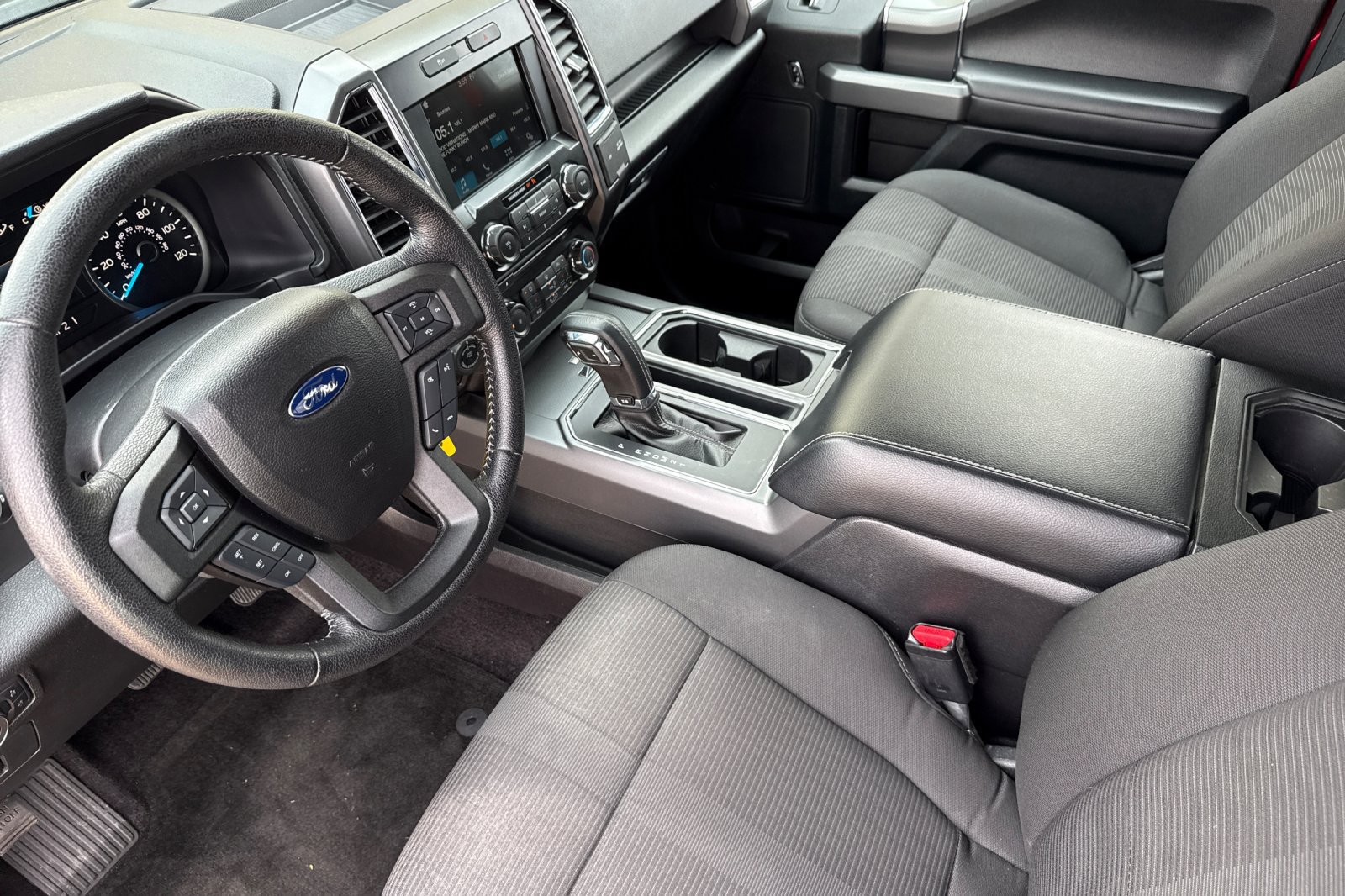 Used 2016 Ford F150 XLT w/ Equipment Group 302A Luxury AWD/4WD image 4